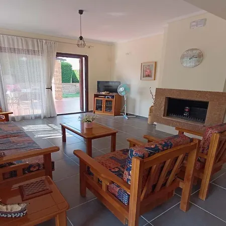 Pine Forest Maisonette In Feriehus
